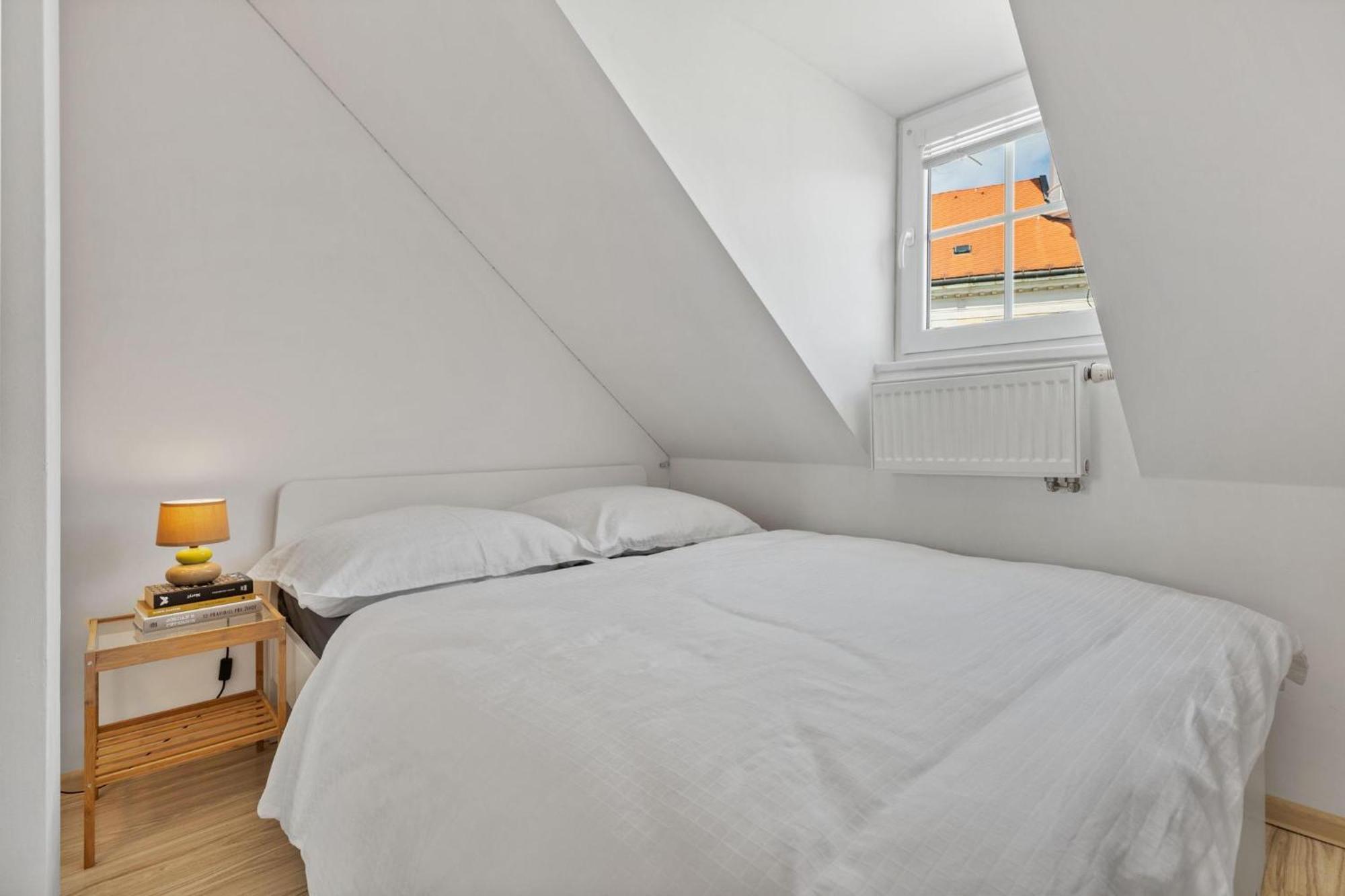 Apple Apartment Братислава Екстер'єр фото